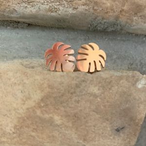Monstera Deliciosa Leaf Rose Gold stud ear…
